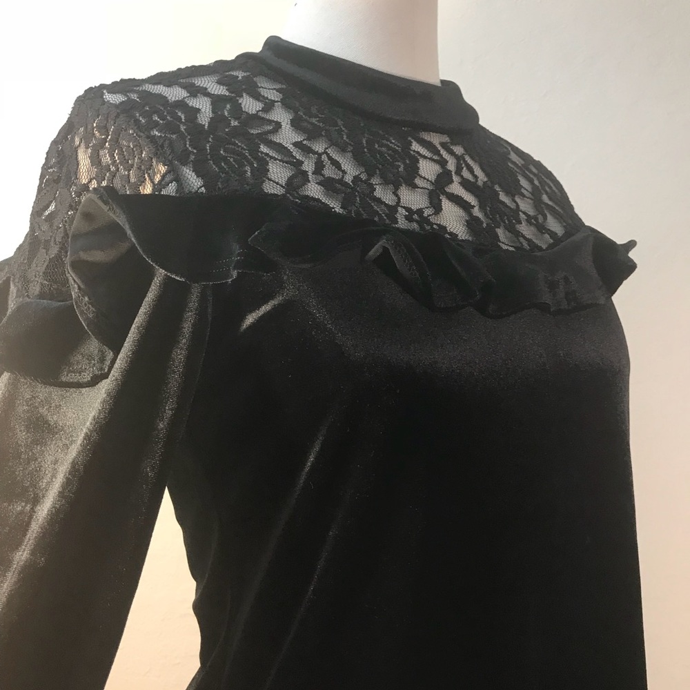 NY collection sexy black velvet blouse